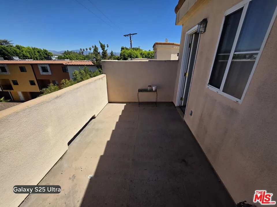 5242 Vesper Avenue #8 Los Angeles, CA 91411