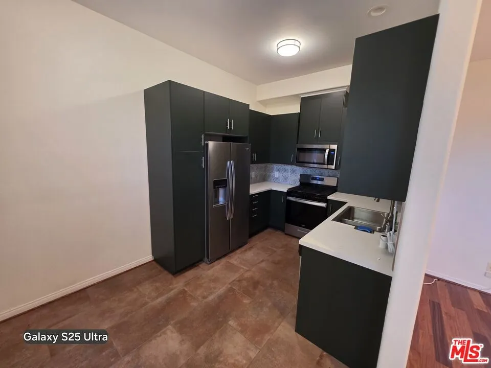 5242 Vesper Avenue #8 Los Angeles, CA 91411