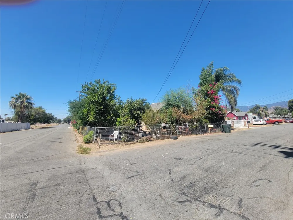 7190 Vine Highland, CA 92346