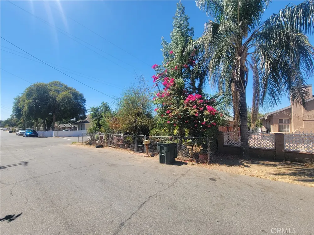 7190 Vine Highland, CA 92346