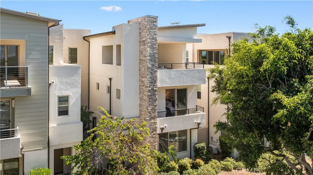 130 Modjeska Irvine, CA 92618