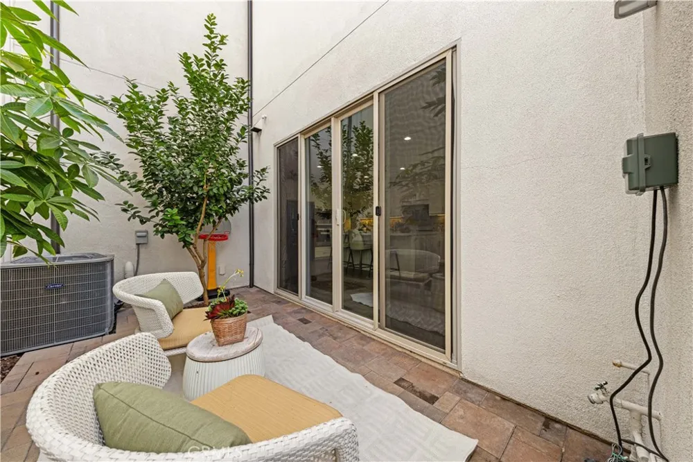 130 Modjeska Irvine, CA 92618