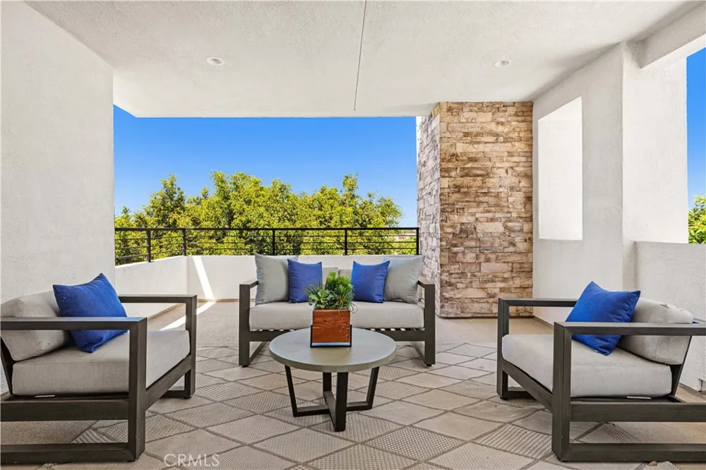 130 Modjeska Irvine, CA 92618