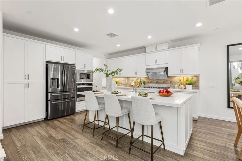 130 Modjeska Irvine, CA 92618