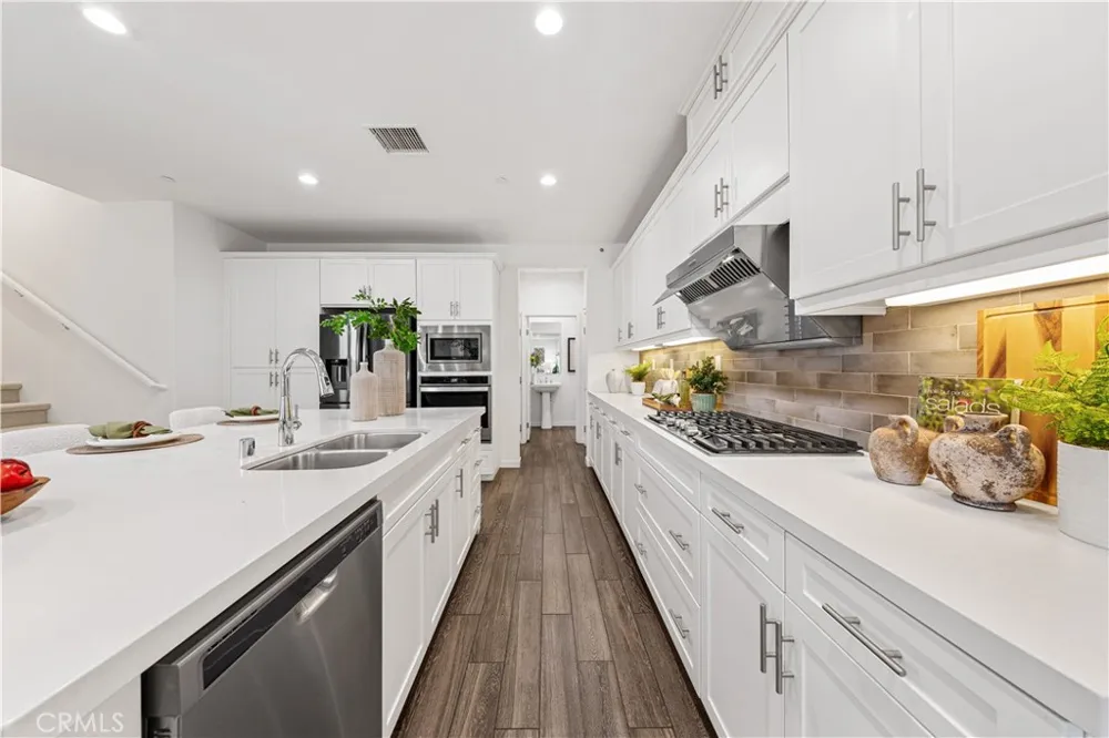 130 Modjeska Irvine, CA 92618