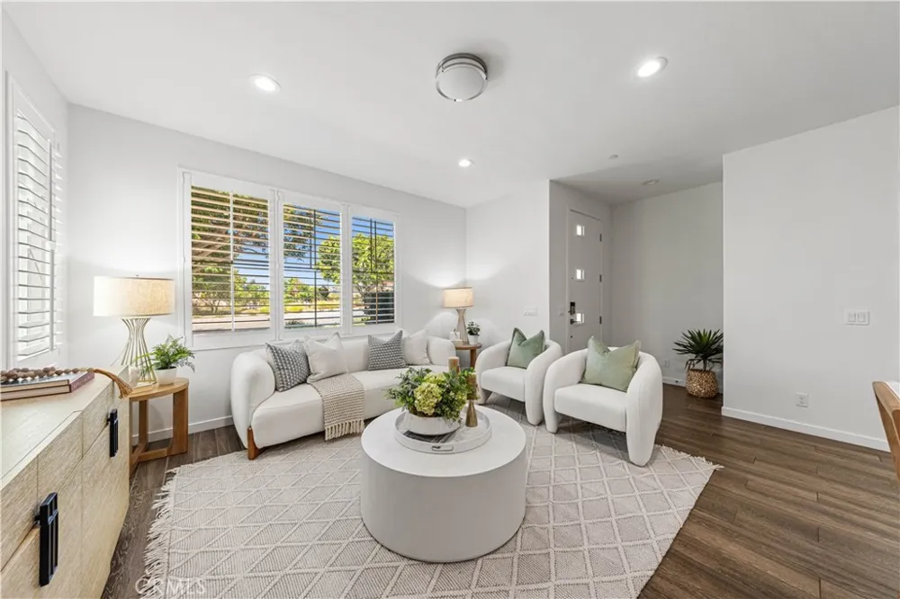 130 Modjeska Irvine, CA 92618