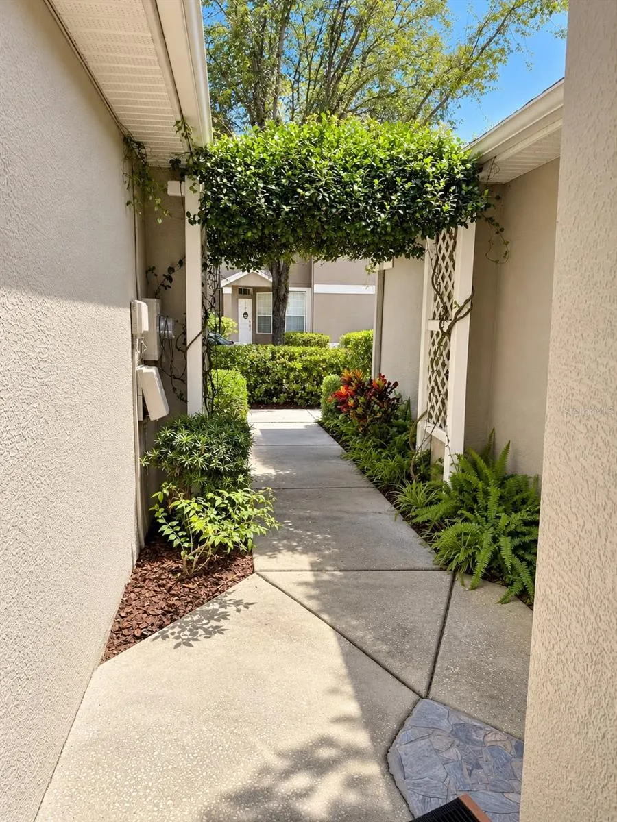 11180 WINDSOR PLACE CIRCLE Tampa, FL 33626