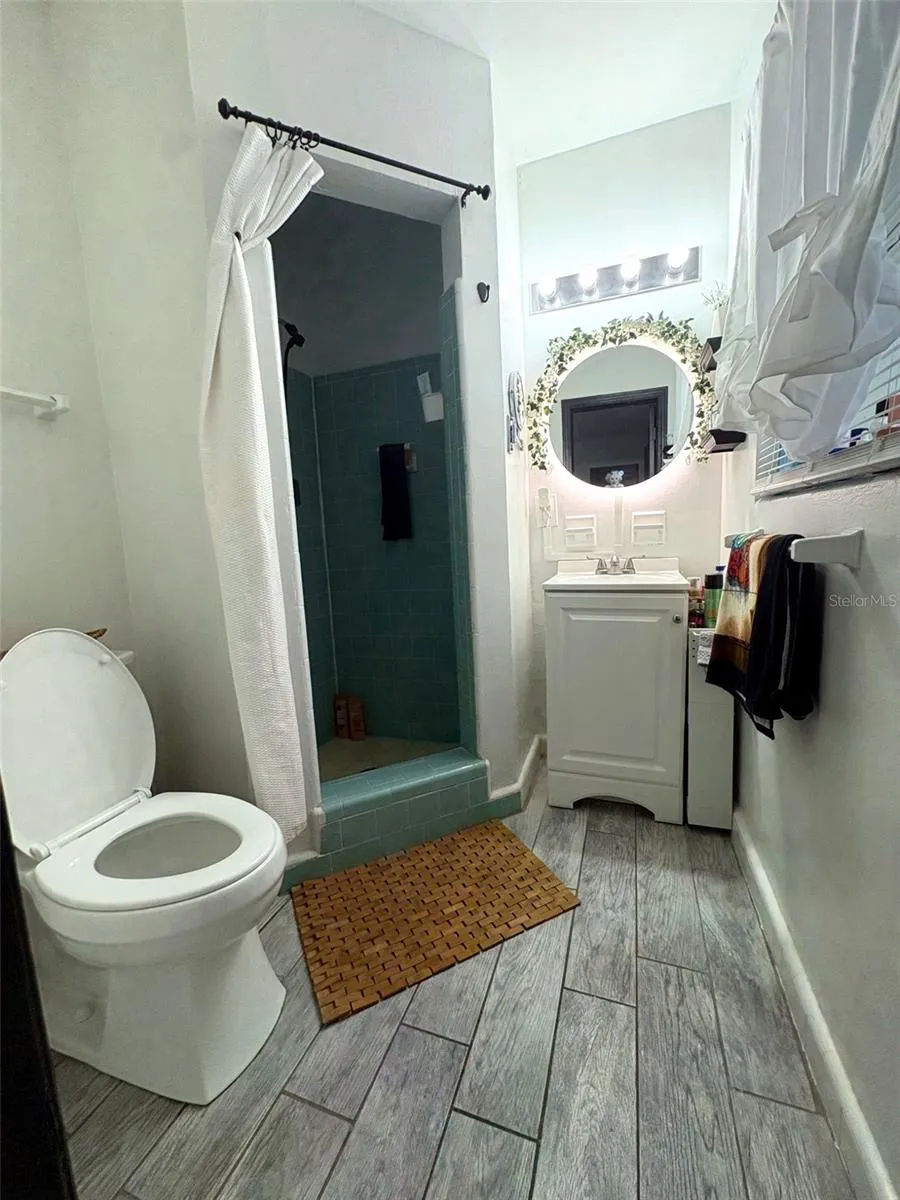 5917 WOLF ROAD Orlando, FL 32808