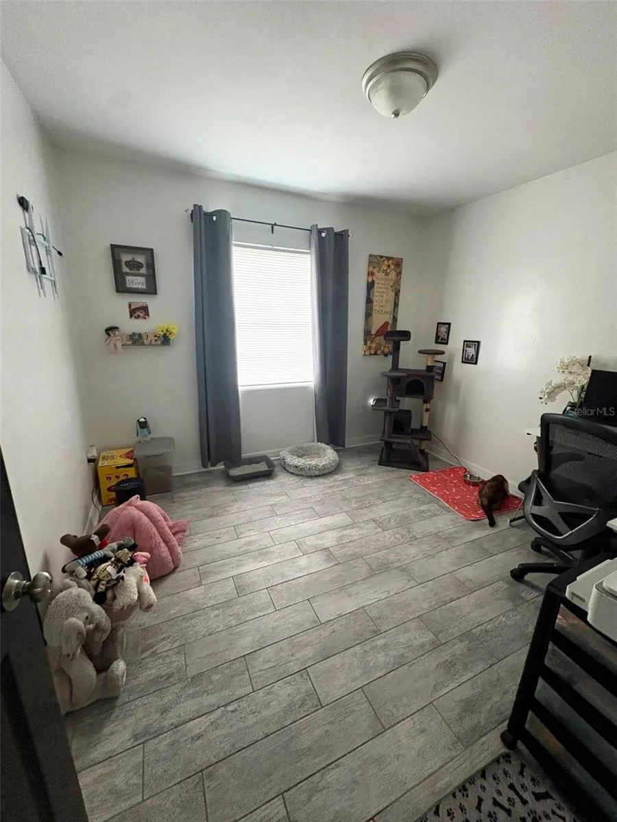 5917 WOLF ROAD Orlando, FL 32808