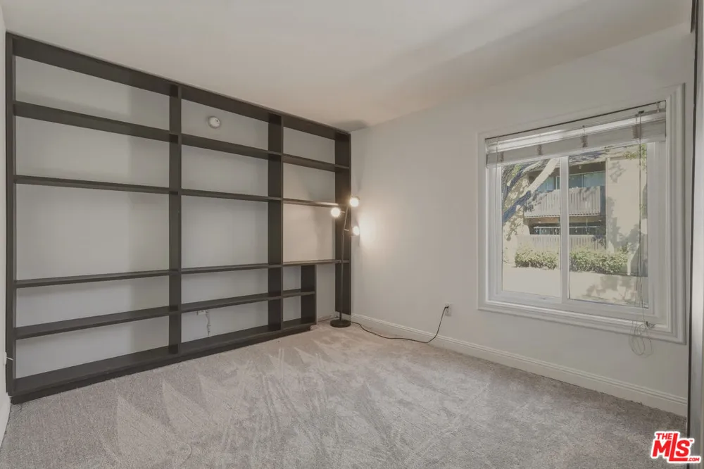 18350 Hatteras Street Tarzana, CA 91356