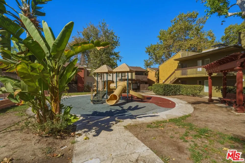 18350 Hatteras Street Tarzana, CA 91356