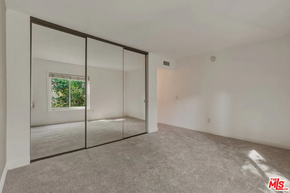 18350 Hatteras Street Tarzana, CA 91356