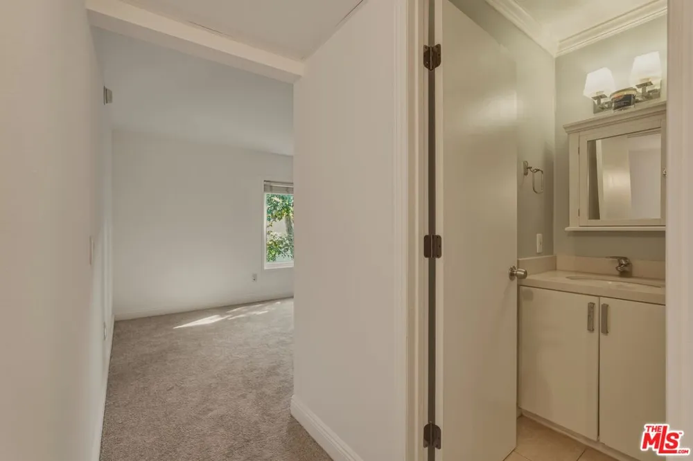 18350 Hatteras Street Tarzana, CA 91356