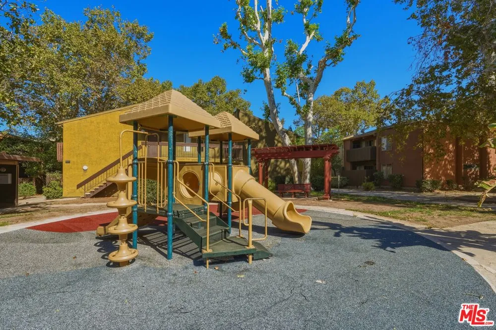 18350 Hatteras Street Tarzana, CA 91356