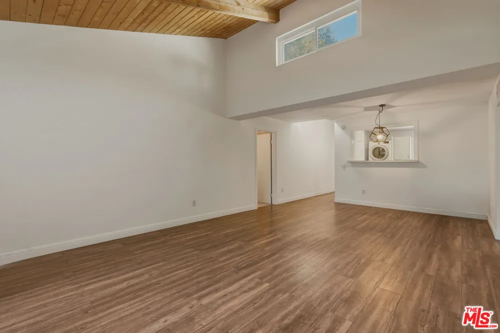 18350 Hatteras Street Tarzana, CA 91356