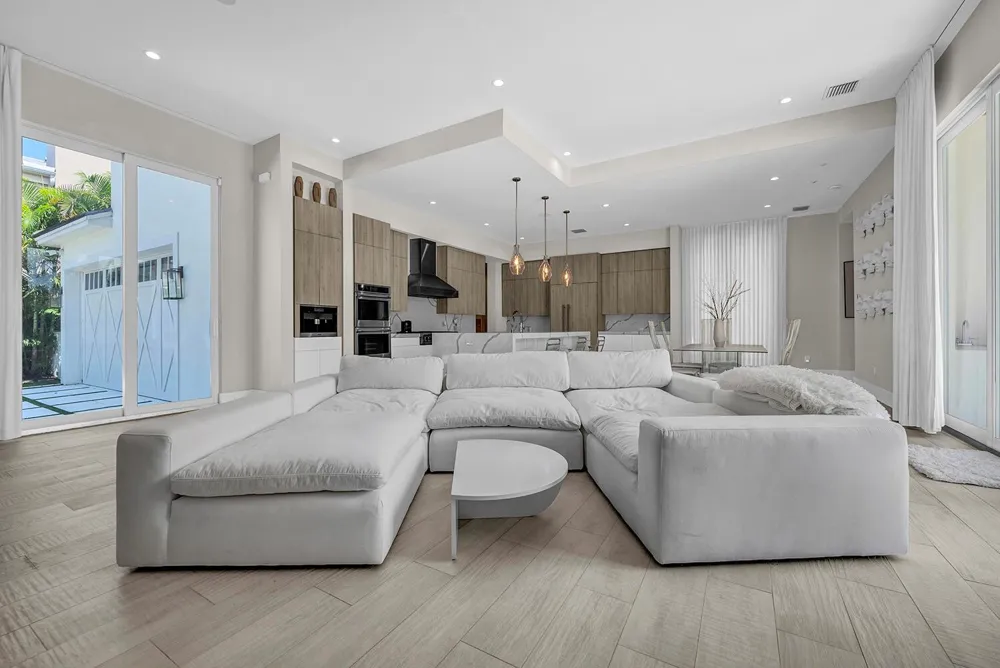 216 NW 11TH STREET Boca Raton, FL 33432