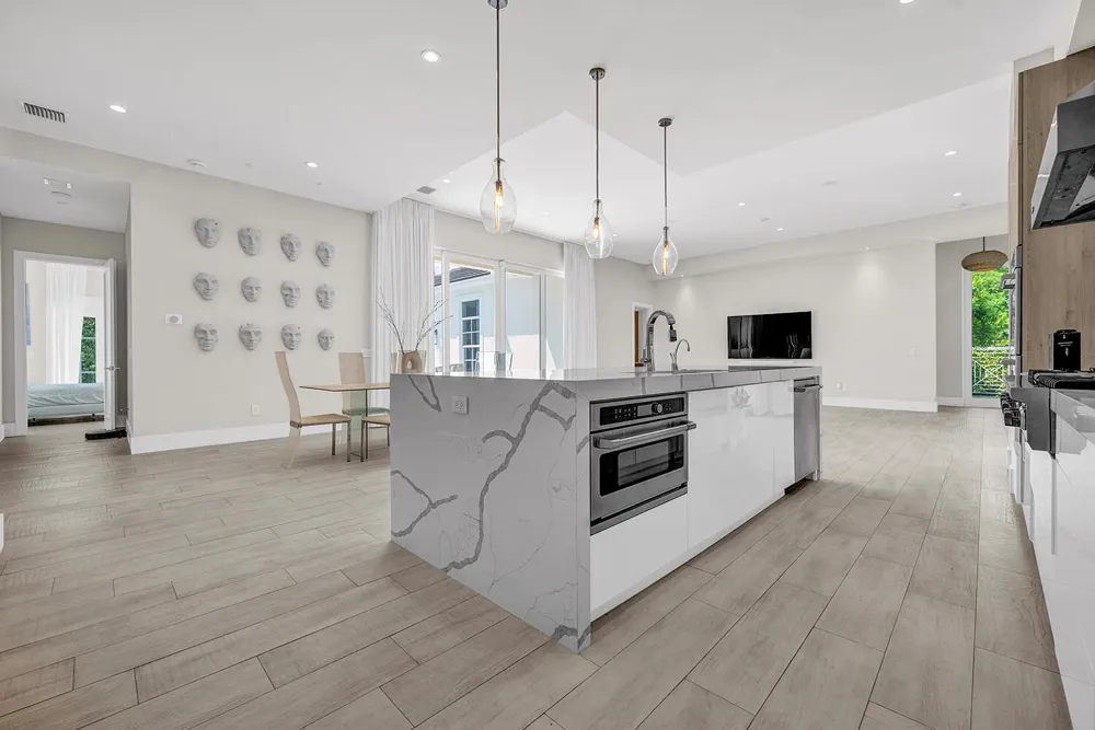 216 NW 11TH STREET Boca Raton, FL 33432