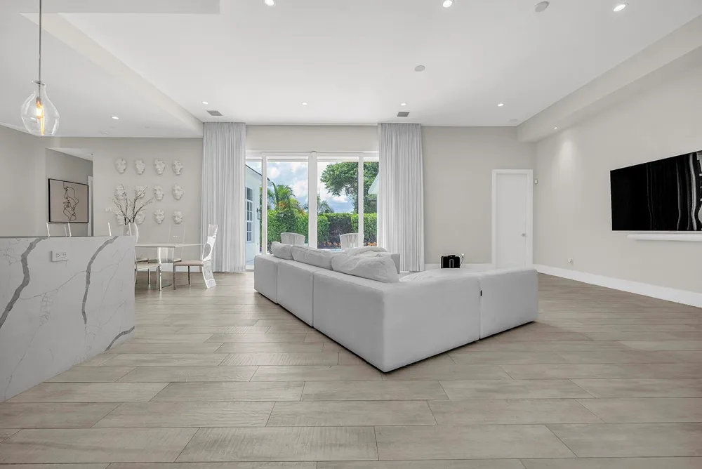 216 NW 11TH STREET Boca Raton, FL 33432