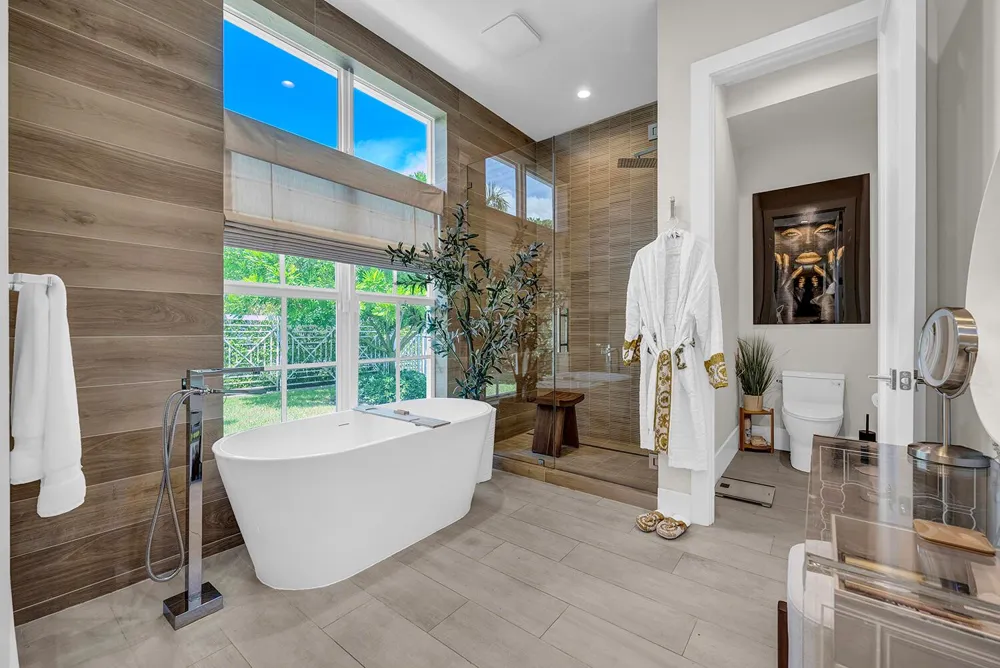 216 NW 11TH STREET Boca Raton, FL 33432