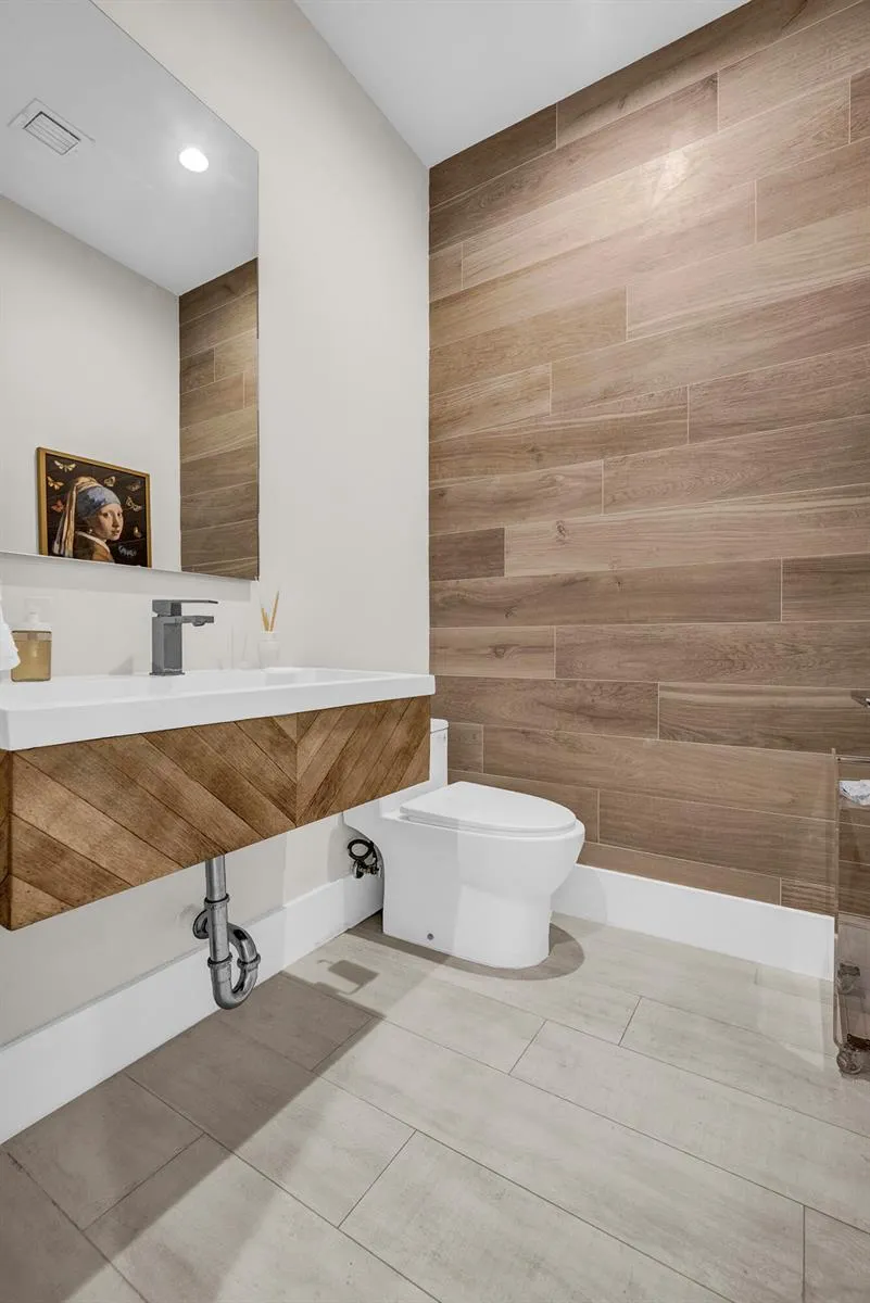 216 NW 11TH STREET Boca Raton, FL 33432