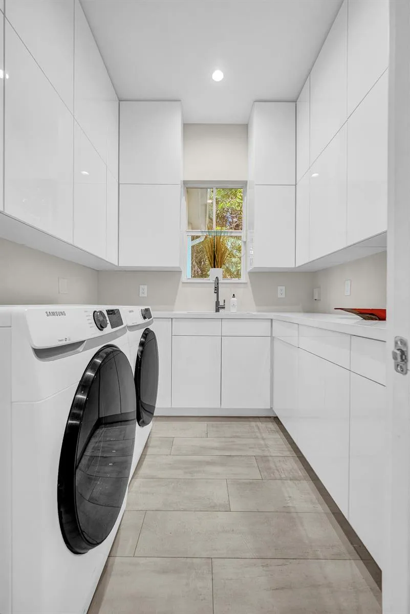 216 NW 11TH STREET Boca Raton, FL 33432