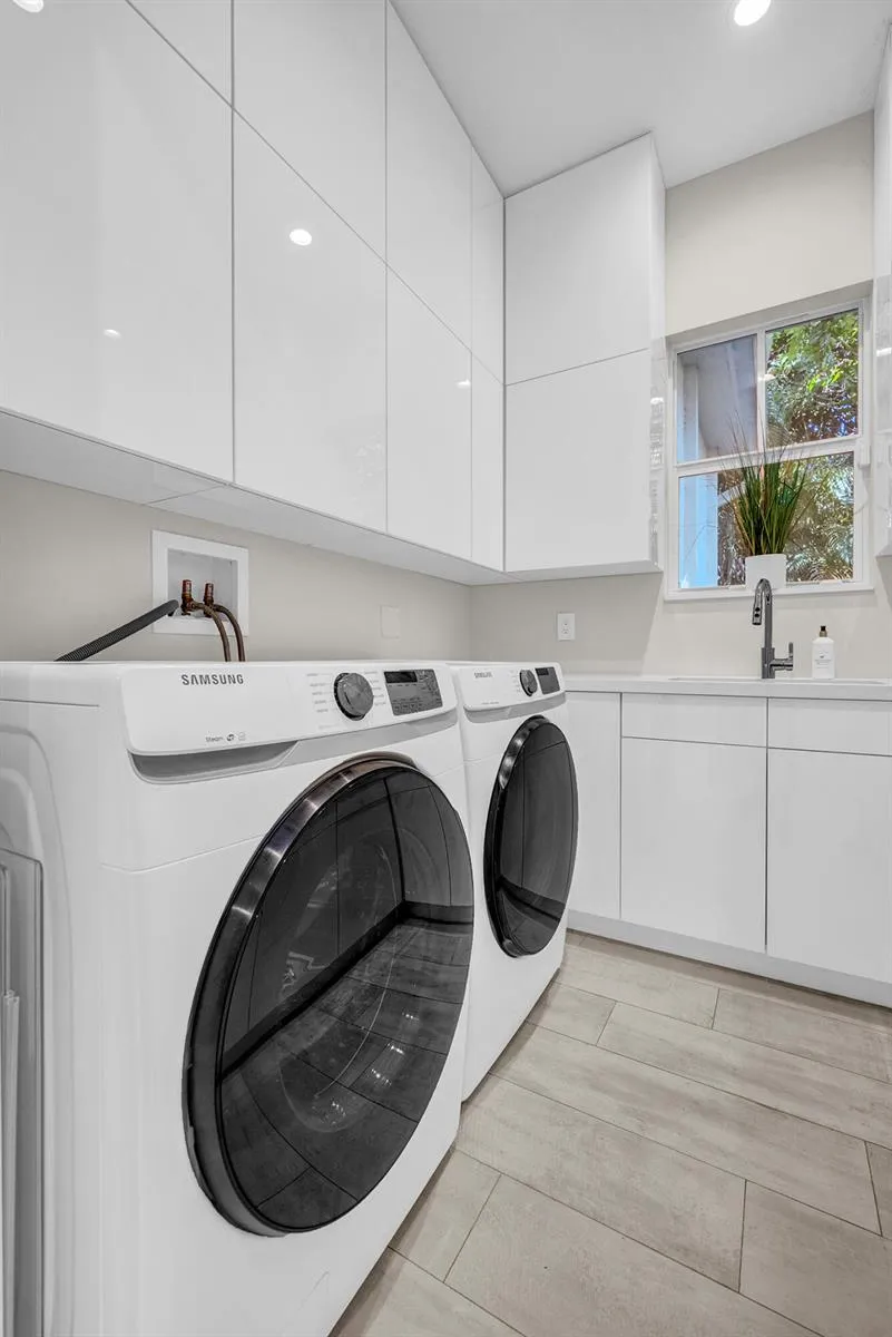 216 NW 11TH STREET Boca Raton, FL 33432