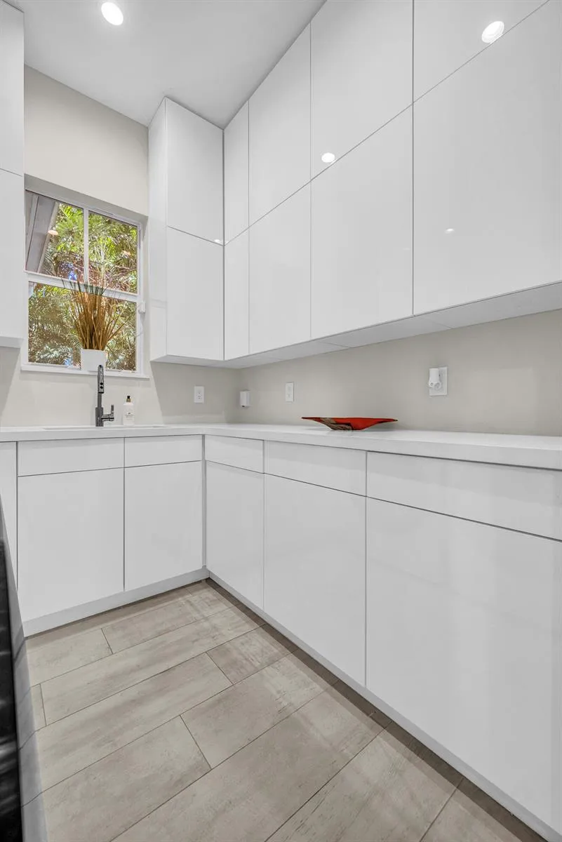 216 NW 11TH STREET Boca Raton, FL 33432