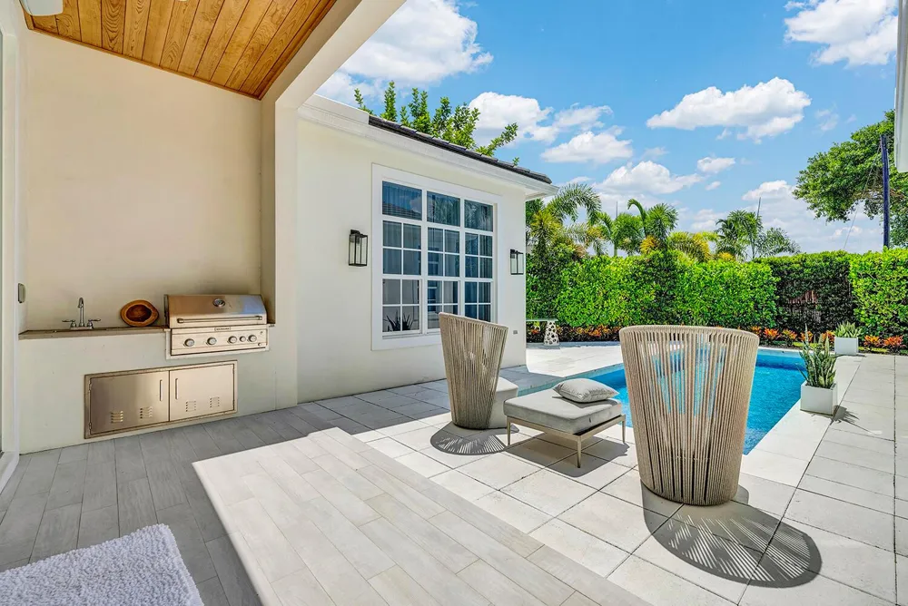 216 NW 11TH STREET Boca Raton, FL 33432