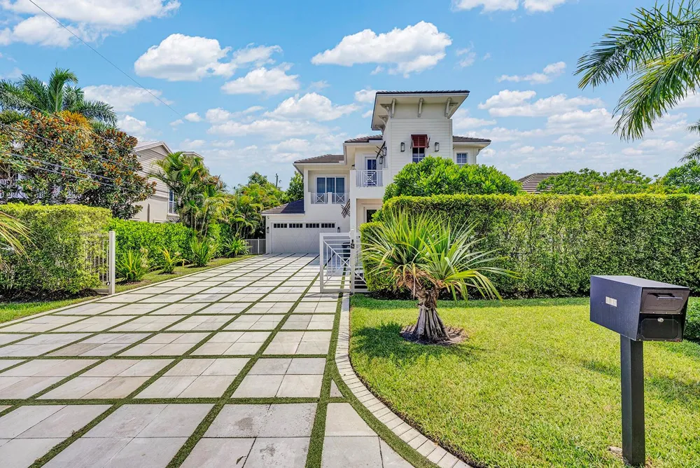 216 NW 11TH STREET Boca Raton, FL 33432