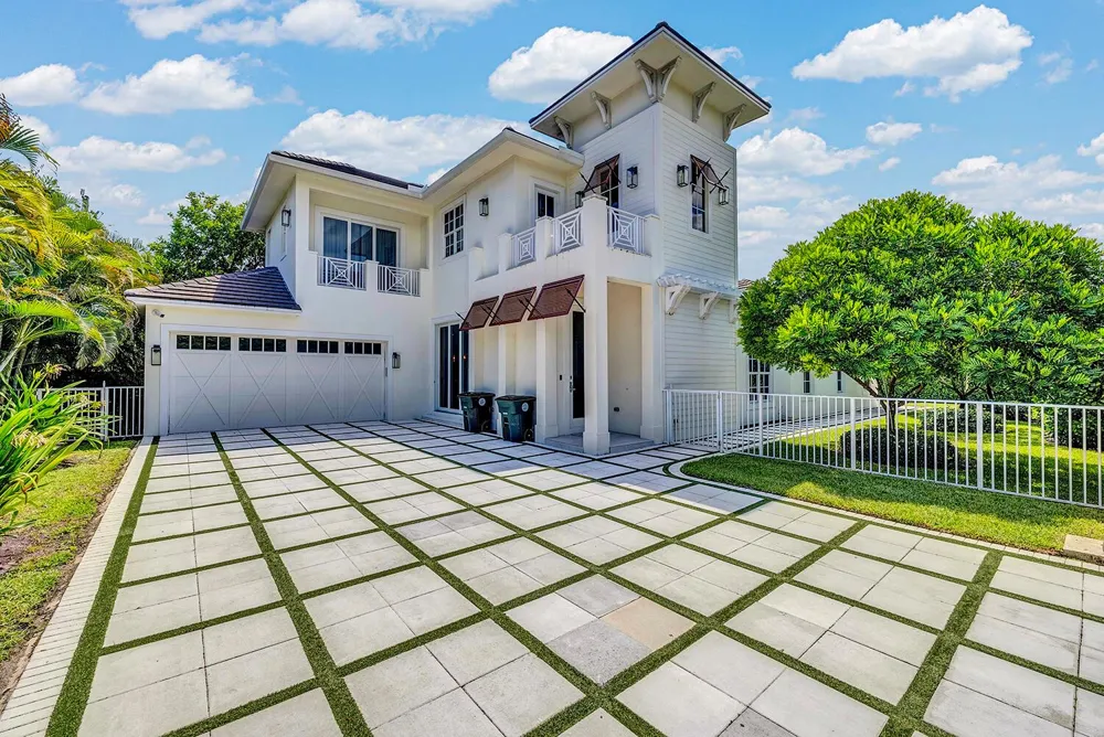 216 NW 11TH STREET Boca Raton, FL 33432
