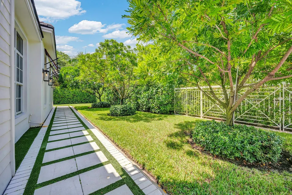 216 NW 11TH STREET Boca Raton, FL 33432