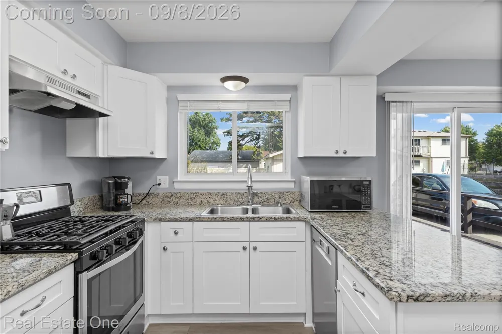 15063 Annapolis Drive Sterling Heights City, MI 48313