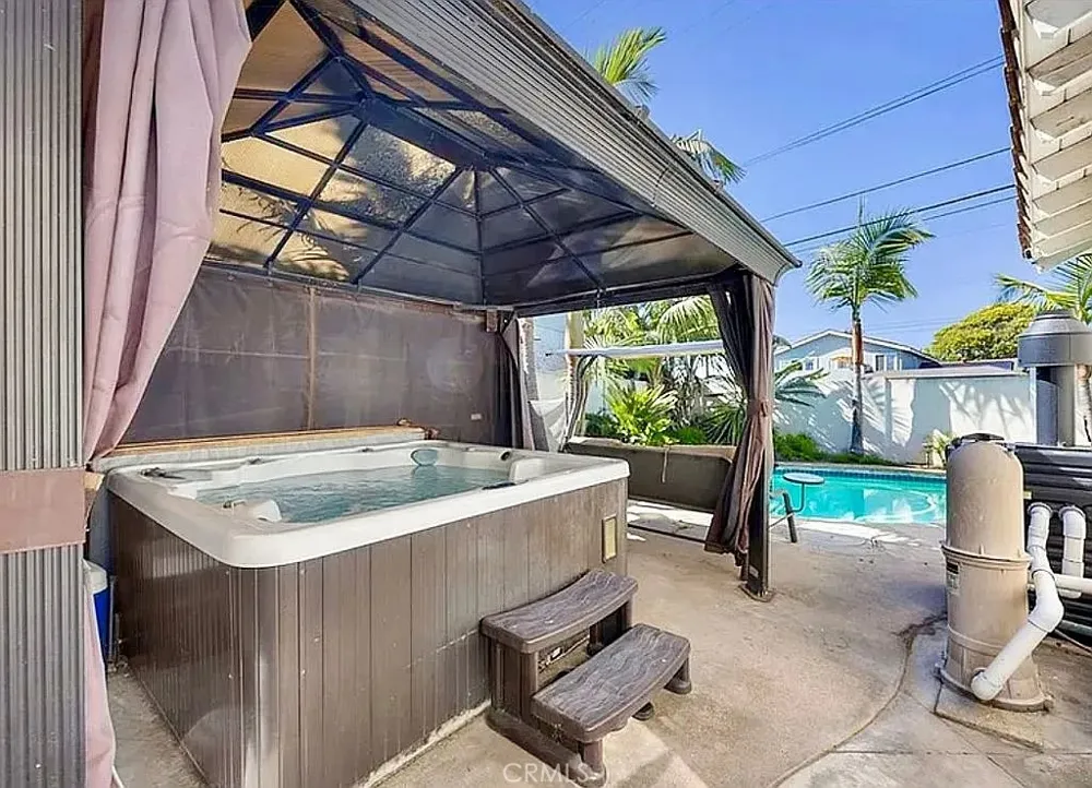 9112 Playa Drive Huntington Beach, CA 92646