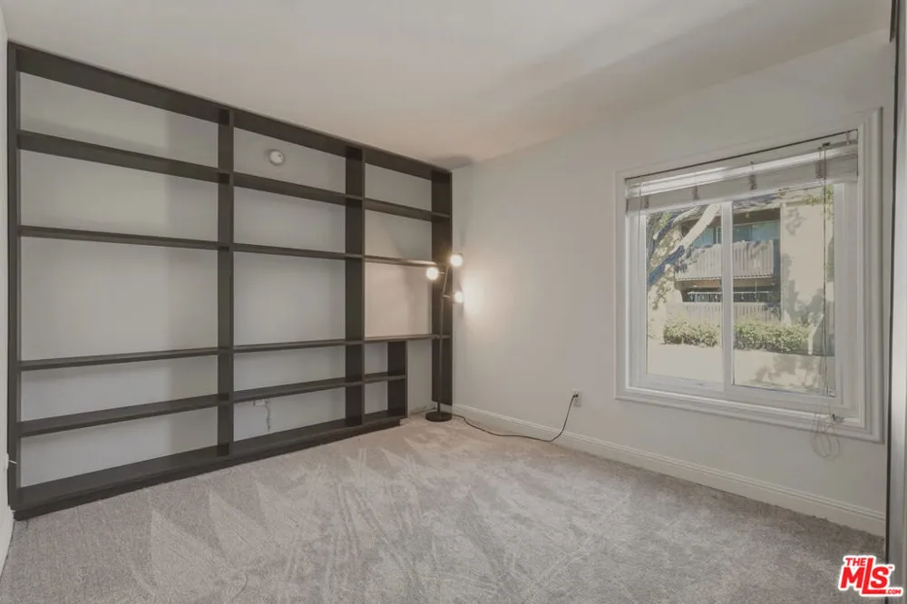 18350 Hatteras Street #250 Tarzana, CA 91356