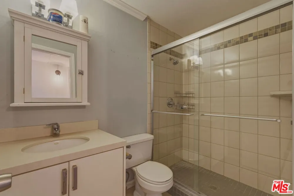 18350 Hatteras Street #250 Tarzana, CA 91356