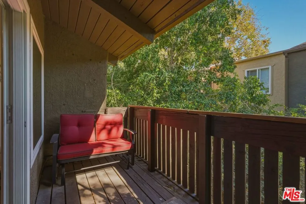 18350 Hatteras Street #250 Tarzana, CA 91356