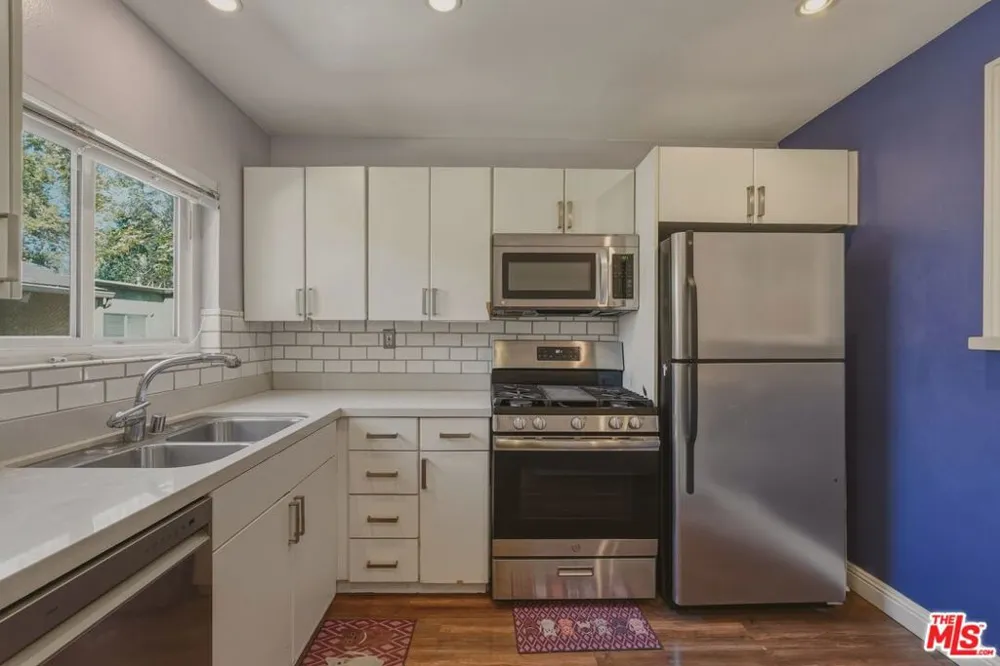 18350 Hatteras Street #250 Tarzana, CA 91356