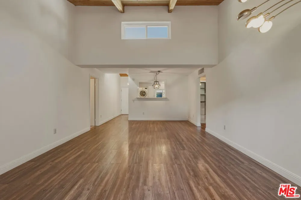 18350 Hatteras Street #250 Tarzana, CA 91356