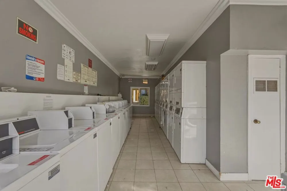 18350 Hatteras Street #250 Tarzana, CA 91356