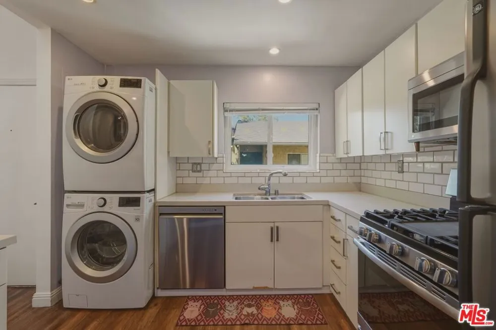 18350 Hatteras Street #250 Tarzana, CA 91356
