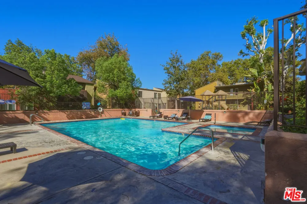 18350 Hatteras Street #250 Tarzana, CA 91356