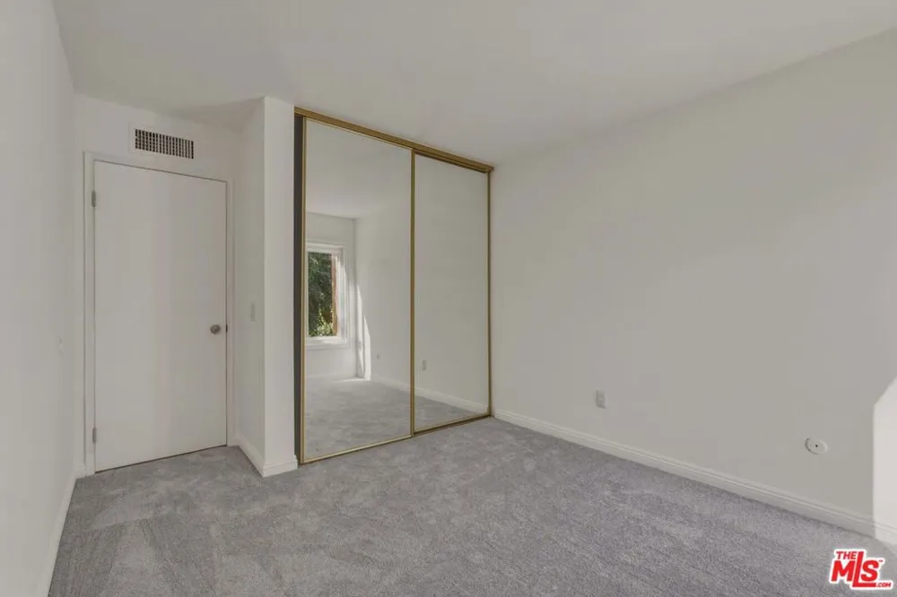18350 Hatteras Street #250 Tarzana, CA 91356