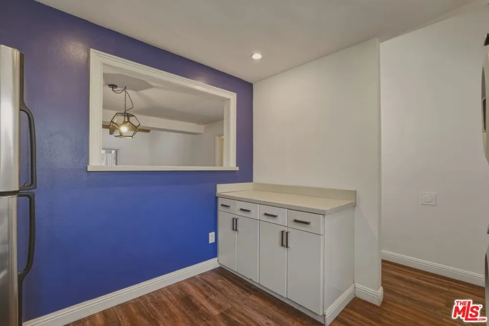 18350 Hatteras Street #250 Tarzana, CA 91356