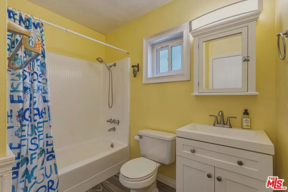 18350 Hatteras Street #250 Tarzana, CA 91356