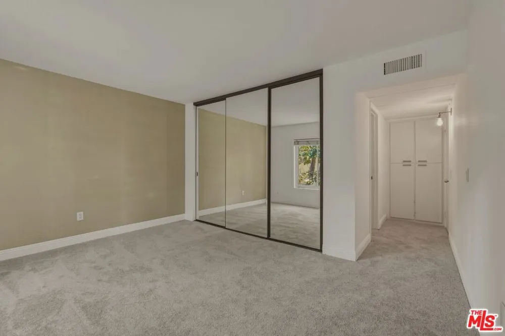 18350 Hatteras Street #250 Tarzana, CA 91356