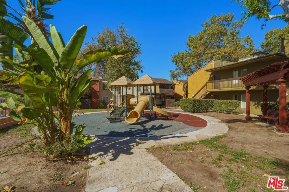 18350 Hatteras Street #250 Tarzana, CA 91356