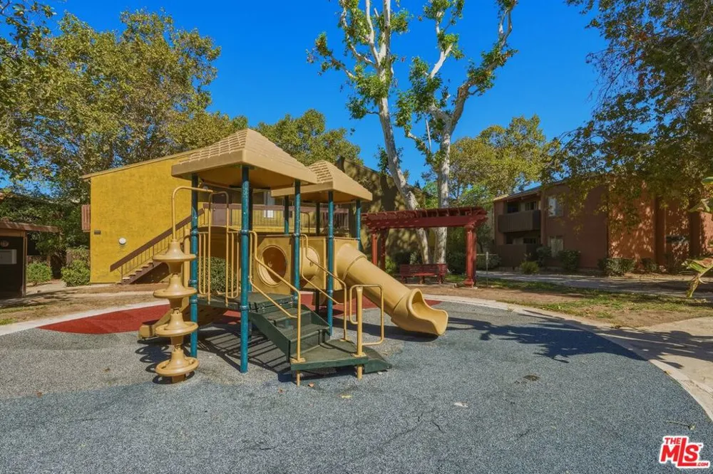 18350 Hatteras Street #250 Tarzana, CA 91356