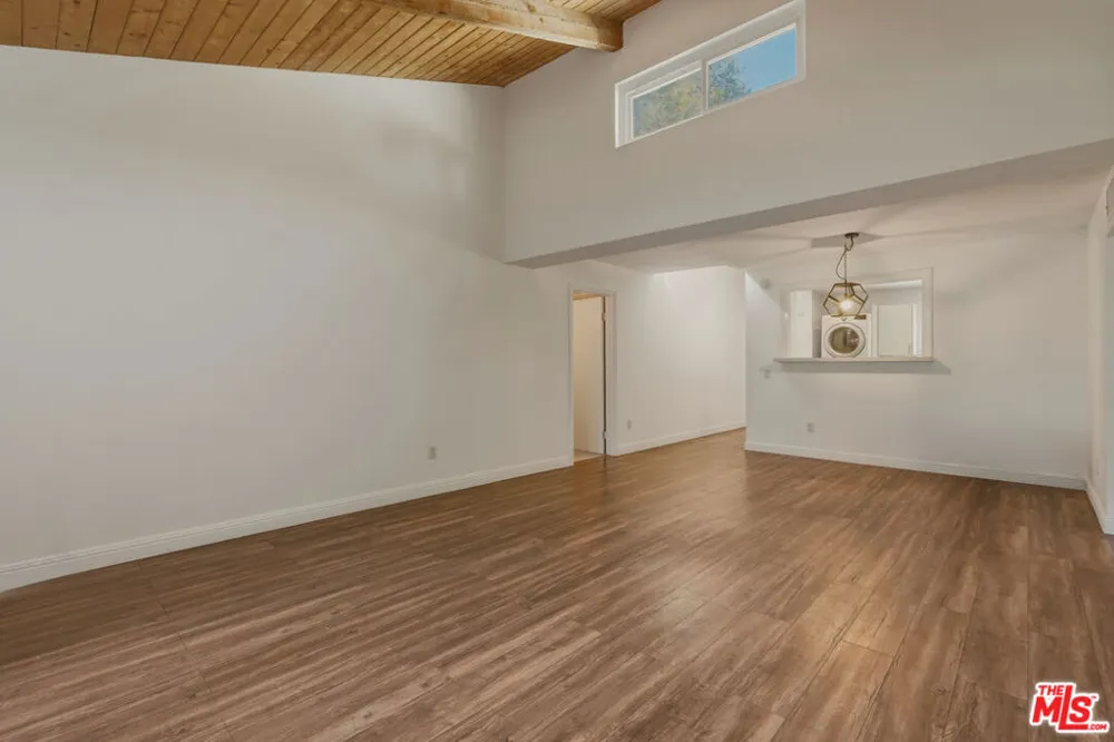 18350 Hatteras Street #250 Tarzana, CA 91356