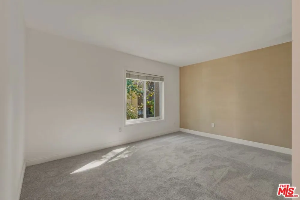 18350 Hatteras Street #250 Tarzana, CA 91356