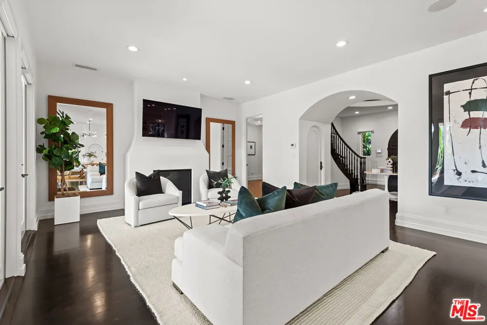 9928 Toluca Lake Avenue Toluca Lake, CA 91602